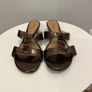 Madeline Stuart Sandals. Women’s 9.